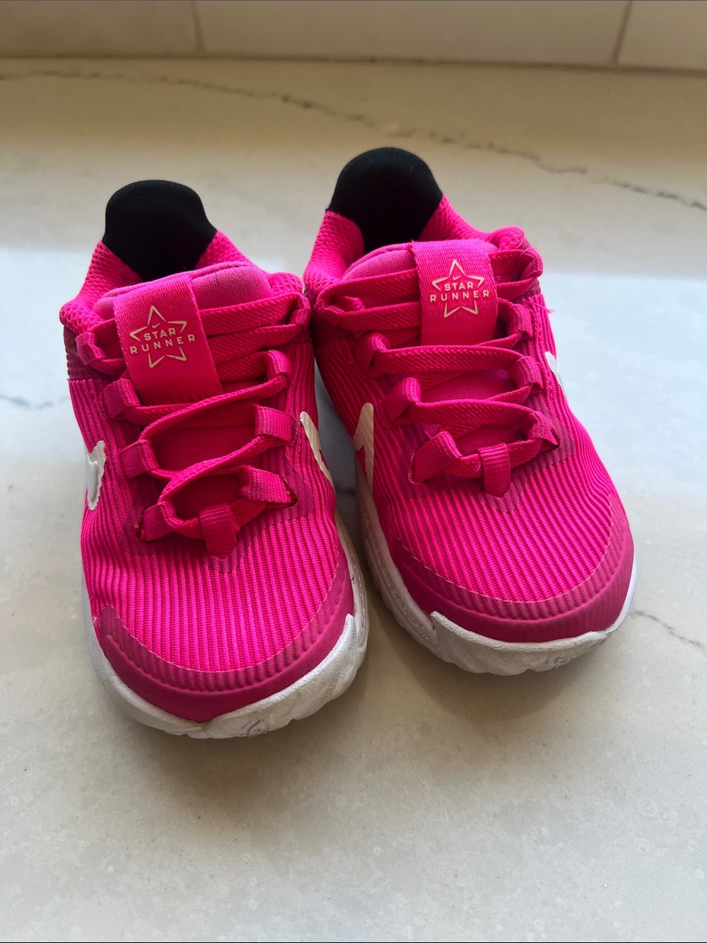 Nike Kids Star Runner Sneakers in Hot Pink and White
